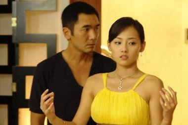 娱乐吃瓜酱当代情侣出门,解锁当代甜蜜“吃瓜”时光