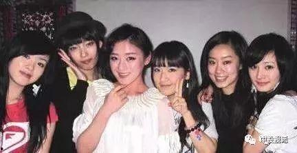 闺蜜进了娱乐圈带我吃瓜